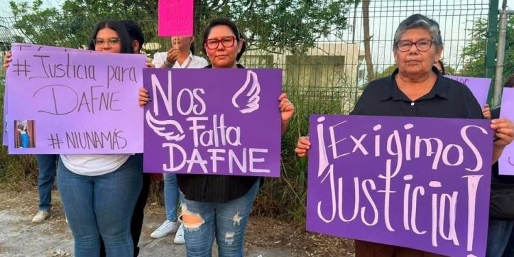 Familiares y amigos marchan en Ciudad Madero para exigir justicia por Dafne Zapata