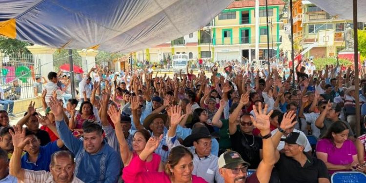 Juquila prohíbe Bimbo y Barcel para frenar la basura