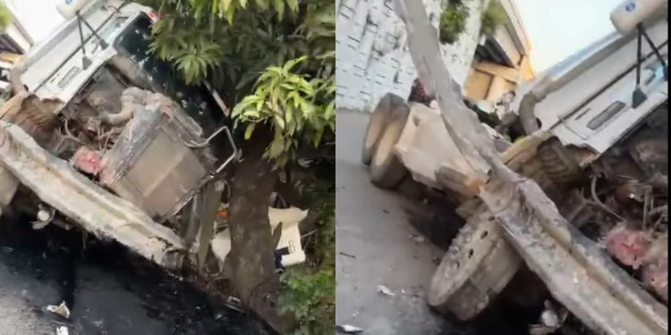 Trailer cae de puente a desnivel en la carretera Villahermosa Cardenas