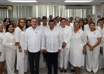 Carlos Efraín Reséndez durante la presentación de su informe semestral del Poder Judicial de Tabasco.