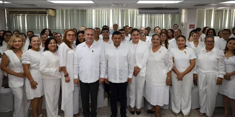 Carlos Efraín Reséndez durante la presentación de su informe semestral del Poder Judicial de Tabasco.