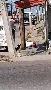 Peritos realizan diligencias tras el asesinato de un hombre en Tierra Colorada, Villahermosa.