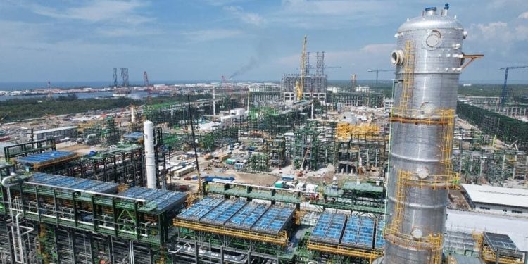 Refinería Olmeca de Dos Bocas, Tabasco, nuevamente bajo la lupa por su producción y los incidentes operativos.