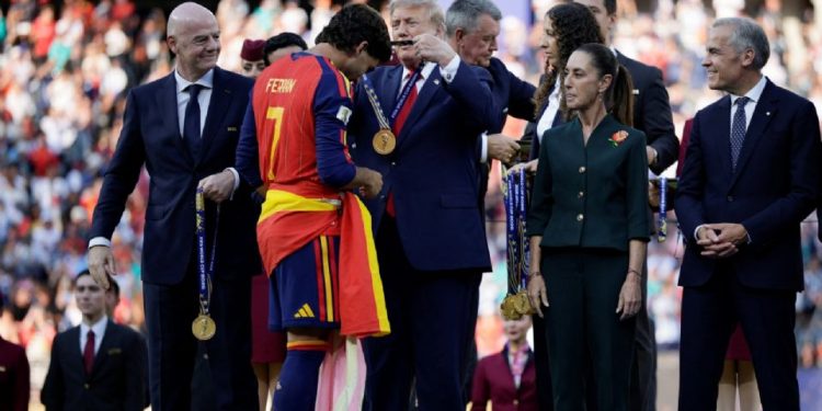 Claudia Sheinbaum participa en la ceremonia de premiación del Mundial 2026 junto a Donald Trump, Mark Carney y Gianni Infantino.