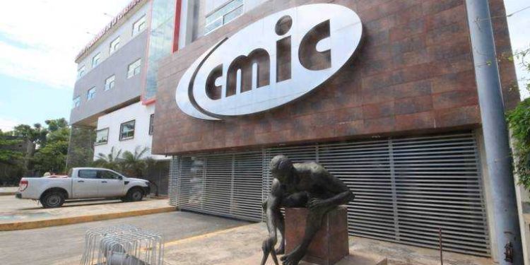 Representantes de la CMIC Tabasco durante el anuncio de la propuesta de reforma a la Ley de Obras Públicas.