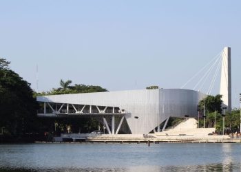 Estructura deteriorada del Museo Elevado de Villahermosa, cuya rehabilitación será evaluada por las autoridades.