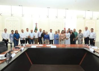 Javier May y autoridades de la CFE presentan acciones para modernizar la red eléctrica de Tabasco.