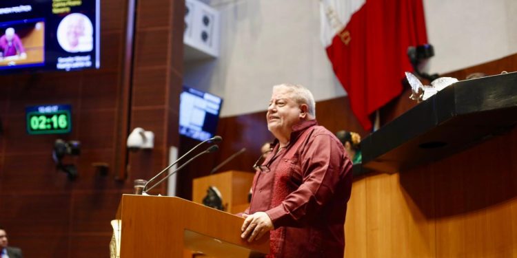 Manuel Huerta habla sobre posibles reacomodos en la bancada de Morena en el Senado.