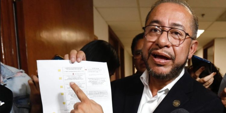 Hugo Eric Flores, dirigente de Paz y diputado federal de Morena niega conflicto por doble cargo