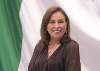 Rocío Nahle cambia versión sobre salón del Palacio de Gobierno durante un evento oficial en Veracruz.