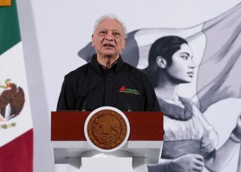 Instalaciones de Pemex en el contexto de una investigación sobre un contrato denunciado.