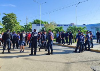 Policías paran en Nacajuca exigen seguros de vida reales
