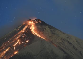 Volcán de Fuego activa alerta anaranjada