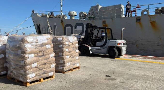 Buques de la Armada de México transportan más de 718 toneladas de ayuda humanitaria a Venezuela.