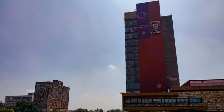 Aspirantes consultan las fechas y sedes del examen presencial de ingreso a la UNAM 2026.